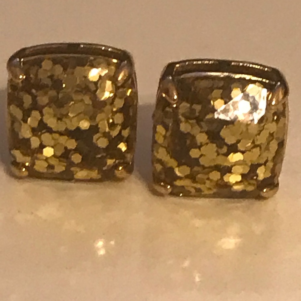 Gold stud earings. Great for holiday party 🎅🏼